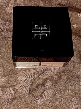 Givenchy Prisme Libre Setting Powder - Black & Beige